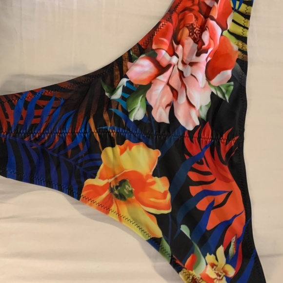 Brand new, never worn! Wrap top Bikini - Picture 3 of 3